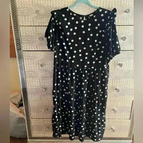 H&M Dresses & Skirts - Polka dot H&M divided dress